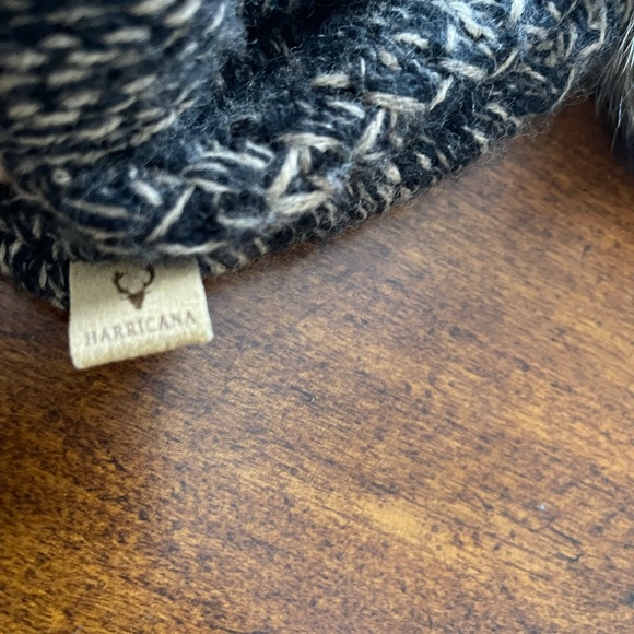 Matching Harricana Hat and Scarf with Fur - Picture 5 of 11